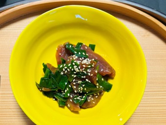 初鰹とニラの和え物